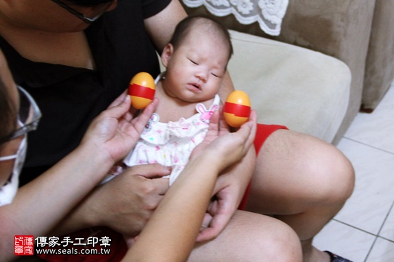 剃胎毛、滿月剃頭、嬰兒剃頭、嬰兒理髮、嬰兒剃髮、嬰兒剃胎毛、嬰兒滿月剃頭、寶寶剃頭、剃胎毛儀式、剃胎毛吉祥話、滿月剃頭儀式、滿月剃頭吉祥話、寶寶剃胎毛、寶寶滿月剃頭理髮、 新北新店區剃胎毛、新北新店區滿月剃頭、 新北新店區嬰兒剃頭剃胎毛、新北新店區嬰兒理髮、新北新店區嬰兒剃髮、林寶寶(新北新店區到府嬰兒寶寶滿月剃頭理髮、免費到府嬰兒剃胎毛儀式吉祥話)。到府剃頭剃胎毛主持、專業拍照、DVD光碟、證書。★購買「臍帶章、肚臍章、胎毛筆刷印章」贈送：剃頭、收涎、抓周，三選一。2016.07.23  照片3