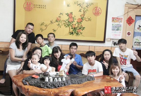 剃胎毛、滿月剃頭、嬰兒剃頭、嬰兒理髮、嬰兒剃髮、嬰兒剃胎毛、嬰兒滿月剃頭、寶寶剃頭、剃胎毛儀式、剃胎毛吉祥話、滿月剃頭儀式、滿月剃頭吉祥話、寶寶剃胎毛、寶寶滿月剃頭理髮、 桃園大溪區剃胎毛、桃園大溪區滿月剃頭、 桃園大溪區嬰兒剃頭剃胎毛、桃園大溪區嬰兒理髮、桃園大溪區嬰兒剃髮、林寶寶(桃園大溪區到府嬰兒寶寶滿月剃頭理髮、免費到府嬰兒剃胎毛儀式吉祥話)。到府剃頭剃胎毛主持、專業拍照、DVD光碟、證書。★購買「臍帶章、肚臍章、胎毛筆刷印章」贈送：剃頭、收涎、抓周，三選一。2016.07.24  照片2