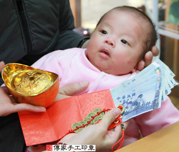 陳寶寶(新北永和區嬰兒寶寶滿月剃頭理髮、免費嬰兒剃胎毛儀式吉祥話)。中國風會場，爸媽寶貝免費穿「日中韓」古裝禮服。專業拍照、DVD光碟、證書。★購買「臍帶章、肚臍章、胎毛筆刷印章」贈送：剃頭、收涎、抓周，三選一。 2014.12.23 照片14