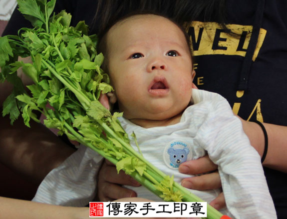 黃寶寶（哥哥）(新北永和區到府嬰兒寶寶滿月剃頭理髮、免費到府嬰兒剃胎毛儀式吉祥話)。到府剃頭剃胎毛主持、專業拍照、DVD光碟、證書。★購買「臍帶章、肚臍章、胎毛筆刷印章」贈送：剃頭、收涎、抓周，三選一。2014.09.08 照片10