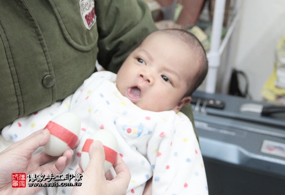 剃胎毛、滿月剃頭、嬰兒剃頭、嬰兒理髮、嬰兒剃髮、嬰兒剃胎毛、嬰兒滿月剃頭、寶寶剃頭、剃胎毛儀式、剃胎毛吉祥話、滿月剃頭儀式、滿月剃頭吉祥話、寶寶剃胎毛、寶寶滿月剃頭理髮、新北永和區剃胎毛、新北永和區滿月剃頭、新北永和區嬰兒剃頭剃胎毛、新北永和區嬰兒理髮、新北永和區嬰兒剃髮、李寶寶(新北永和區嬰兒寶寶滿月剃頭理髮、免費嬰兒剃胎毛儀式吉祥話)。中國風會場，爸媽寶貝免費穿「日中韓」古裝禮服。專業拍照、DVD光碟、證書。★購買「臍帶章、肚臍章、胎毛筆刷印章」贈送：剃頭、收涎、抓周，三選一。2016.01.29 照片3