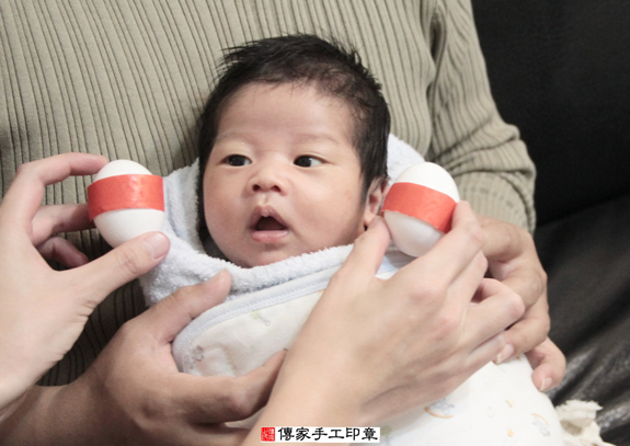 蕭寶寶(新北樹林區到府嬰兒寶寶滿月剃頭理髮、免費到府嬰兒剃胎毛儀式吉祥話)。到府剃頭剃胎毛主持、專業拍照、DVD光碟、證書。★購買「臍帶章、肚臍章、胎毛筆刷印章」贈送：剃頭、收涎、抓周，三選一。2015.11.29 照片3