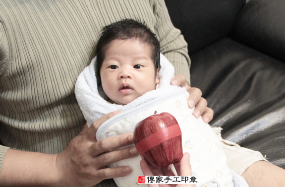 蕭寶寶(新北樹林區到府嬰兒寶寶滿月剃頭理髮、免費到府嬰兒剃胎毛儀式吉祥話)。到府剃頭剃胎毛主持、專業拍照、DVD光碟、證書。★購買「臍帶章、肚臍章、胎毛筆刷印章」贈送：剃頭、收涎、抓周，三選一。2015.11.29 照片6