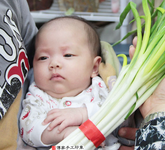 廖寶寶(新北永和區嬰兒寶寶滿月剃頭理髮、免費嬰兒剃胎毛儀式吉祥話)。中國風會場，爸媽寶貝免費穿「日中韓」古裝禮服。專業拍照、DVD光碟、證書。★購買「臍帶章、肚臍章、胎毛筆刷印章」贈送：剃頭、收涎、抓周，三選一。 2015.05.06 照片9