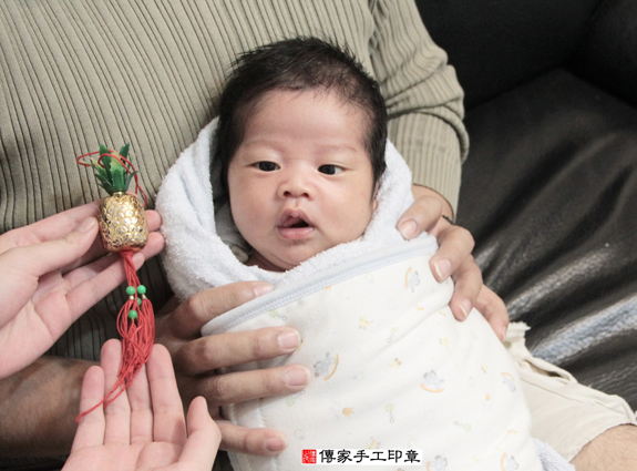 蕭寶寶(新北樹林區到府嬰兒寶寶滿月剃頭理髮、免費到府嬰兒剃胎毛儀式吉祥話)。到府剃頭剃胎毛主持、專業拍照、DVD光碟、證書。★購買「臍帶章、肚臍章、胎毛筆刷印章」贈送：剃頭、收涎、抓周，三選一。2015.11.29 照片8