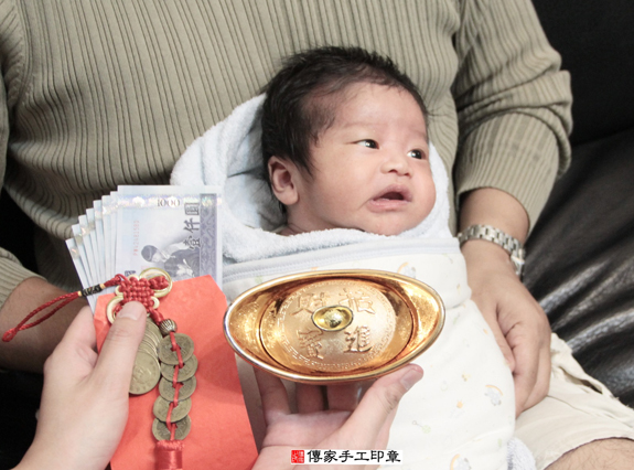 蕭寶寶(新北樹林區到府嬰兒寶寶滿月剃頭理髮、免費到府嬰兒剃胎毛儀式吉祥話)。到府剃頭剃胎毛主持、專業拍照、DVD光碟、證書。★購買「臍帶章、肚臍章、胎毛筆刷印章」贈送：剃頭、收涎、抓周，三選一。2015.11.29 照片9