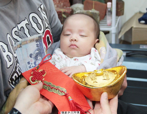 廖寶寶(新北永和區嬰兒寶寶滿月剃頭理髮、免費嬰兒剃胎毛儀式吉祥話)。中國風會場，爸媽寶貝免費穿「日中韓」古裝禮服。專業拍照、DVD光碟、證書。★購買「臍帶章、肚臍章、胎毛筆刷印章」贈送：剃頭、收涎、抓周，三選一。 2015.05.06 照片11