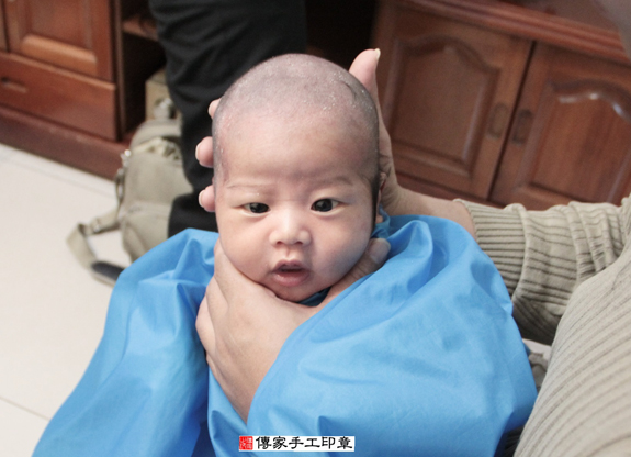 蕭寶寶(新北樹林區到府嬰兒寶寶滿月剃頭理髮、免費到府嬰兒剃胎毛儀式吉祥話)。到府剃頭剃胎毛主持、專業拍照、DVD光碟、證書。★購買「臍帶章、肚臍章、胎毛筆刷印章」贈送：剃頭、收涎、抓周，三選一。2015.11.29 照片11