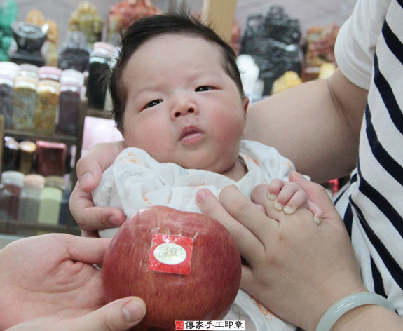 林寶寶(新北永和區嬰兒寶寶滿月剃頭理髮、免費嬰兒剃胎毛儀式吉祥話)。中國風會場，爸媽寶貝免費穿「日中韓」古裝禮服。專業拍照、DVD光碟、證書。★購買「臍帶章、肚臍章、胎毛筆刷印章」贈送：剃頭、收涎、抓周，三選一。 2015.06.27 照片8