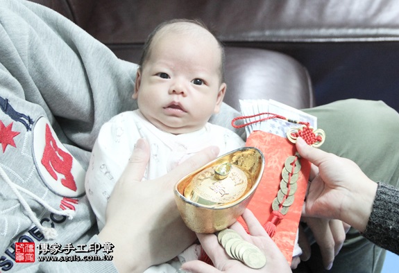 剃胎毛、滿月剃頭、嬰兒剃頭、嬰兒理髮、嬰兒剃髮、嬰兒剃胎毛、嬰兒滿月剃頭、寶寶剃頭、剃胎毛儀式、剃胎毛吉祥話、滿月剃頭儀式、滿月剃頭吉祥話、寶寶剃胎毛、寶寶滿月剃頭理髮、 桃園市剃胎毛、桃園市滿月剃頭、 桃園市嬰兒剃頭剃胎毛、桃園市嬰兒理髮、桃園市嬰兒剃髮、林寶寶(桃園市到府嬰兒寶寶滿月剃頭理髮、免費到府嬰兒剃胎毛儀式吉祥話)。到府剃頭剃胎毛主持、專業拍照、DVD光碟、證書。★購買「臍帶章、肚臍章、胎毛筆刷印章」贈送：剃頭、收涎、抓周，三選一。2016.03.31 照片13