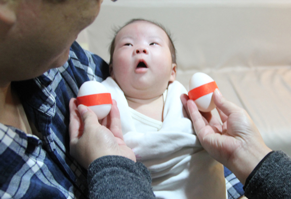 剃胎毛、滿月剃頭、嬰兒剃頭、嬰兒理髮、嬰兒剃髮、嬰兒剃胎毛、嬰兒滿月剃頭、寶寶剃頭、剃胎毛儀式、剃胎毛吉祥話、滿月剃頭儀式、滿月剃頭吉祥話、寶寶剃胎毛、寶寶滿月剃頭理髮、 新竹市剃胎毛、新竹市滿月剃頭、 新竹市嬰兒剃頭剃胎毛、新竹市嬰兒理髮、新竹市嬰兒剃髮、楊寶寶(新竹市到府嬰兒寶寶滿月剃頭理髮、免費到府嬰兒剃胎毛儀式吉祥話)。到府剃頭剃胎毛主持、專業拍照、DVD光碟、證書。★購買「臍帶章、肚臍章、胎毛筆刷印章」贈送：剃頭、收涎、抓周，三選一。2016.03.15 照片3