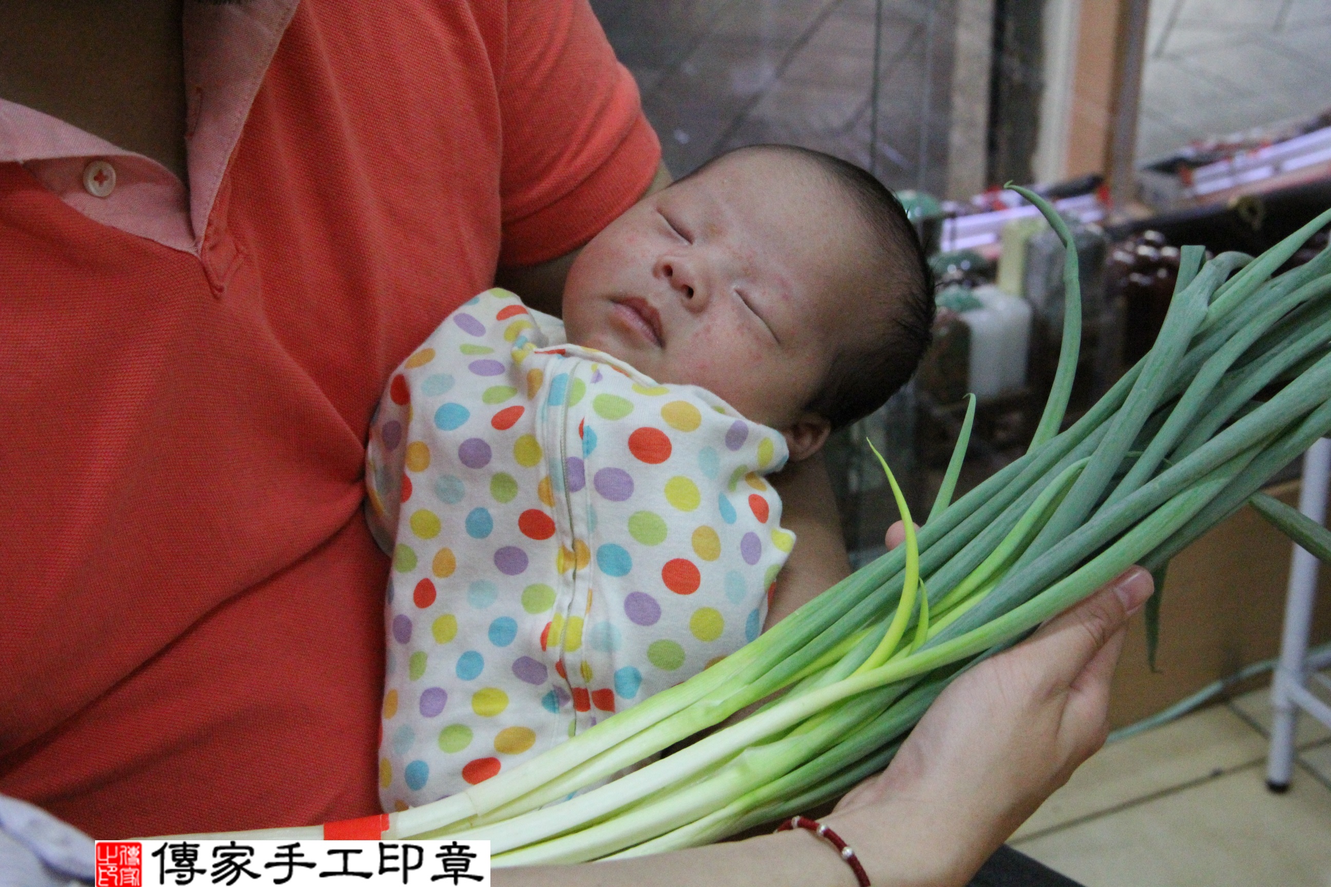 林寶寶(新北永和區嬰兒寶寶滿月剃頭理髮、免費嬰兒剃胎毛儀式吉祥話)。中國風會場，爸媽寶貝免費穿「日中韓」古裝禮服。專業拍照、DVD光碟、證書。★購買「臍帶章、肚臍章、胎毛筆刷印章」贈送：剃頭、收涎、抓周，三選一。2014.07.18 照片10