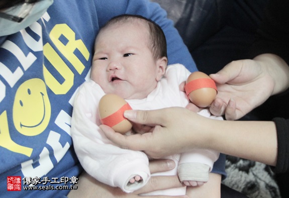 剃胎毛、滿月剃頭、嬰兒剃頭、嬰兒理髮、嬰兒剃髮、嬰兒剃胎毛、嬰兒滿月剃頭、寶寶剃頭、剃胎毛儀式、剃胎毛吉祥話、滿月剃頭儀式、滿月剃頭吉祥話、寶寶剃胎毛、寶寶滿月剃頭理髮、 新北中和區剃胎毛、新北中和區滿月剃頭、 新北中和區嬰兒剃頭剃胎毛、新北中和區嬰兒理髮、新北中和區嬰兒剃髮、鄭寶寶(新北中和區到府嬰兒寶寶滿月剃頭理髮、免費到府嬰兒剃胎毛儀式吉祥話)。到府剃頭剃胎毛主持、專業拍照、DVD光碟、證書。★購買「臍帶章、肚臍章、胎毛筆刷印章」贈送：剃頭、收涎、抓周，三選一。2016.01.31 照片2