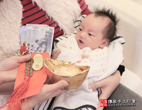 剃胎毛、滿月剃頭、嬰兒剃頭、嬰兒理髮、嬰兒剃髮、嬰兒剃胎毛、嬰兒滿月剃頭、寶寶剃頭、剃胎毛儀式、剃胎毛吉祥話、滿月剃頭儀式、滿月剃頭吉祥話、寶寶剃胎毛、寶寶滿月剃頭理髮、 新北板橋區剃胎毛、新北板橋區滿月剃頭、 新北板橋區嬰兒剃頭剃胎毛、新北板橋區嬰兒理髮、新北板橋區嬰兒剃髮、陳寶寶(新北板橋區到府嬰兒寶寶滿月剃頭理髮、免費到府嬰兒剃胎毛儀式吉祥話)。到府剃頭剃胎毛主持、專業拍照、DVD光碟、證書。★購買「臍帶章、肚臍章、胎毛筆刷印章」贈送：剃頭、收涎、抓周，三選一。2015.12.22 照片10