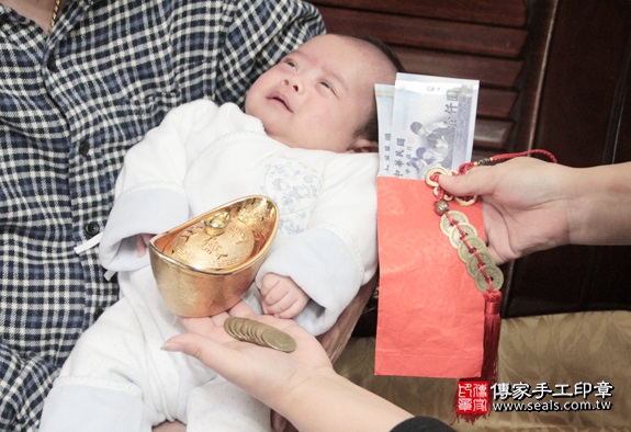 剃胎毛、滿月剃頭、嬰兒剃頭、嬰兒理髮、嬰兒剃髮、嬰兒剃胎毛、嬰兒滿月剃頭、寶寶剃頭、剃胎毛儀式、剃胎毛吉祥話、滿月剃頭儀式、滿月剃頭吉祥話、寶寶剃胎毛、寶寶滿月剃頭理髮、 台北中山區剃胎毛、台北中山區滿月剃頭、 台北中山區嬰兒剃頭剃胎毛、台北中山區嬰兒理髮、台北中山區嬰兒剃髮、鄭寶寶(台北中山區到府嬰兒寶寶滿月剃頭理髮、免費到府嬰兒剃胎毛儀式吉祥話)。到府剃頭剃胎毛主持、專業拍照、DVD光碟、證書。★購買「臍帶章、肚臍章、胎毛筆刷印章」贈送：剃頭、收涎、抓周，三選一。2016.01.31 照片14