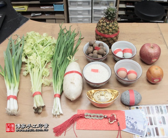 剃胎毛、滿月剃頭、嬰兒剃頭、嬰兒理髮、嬰兒剃髮、嬰兒剃胎毛、嬰兒滿月剃頭、寶寶剃頭、剃胎毛儀式、剃胎毛吉祥話、滿月剃頭儀式、滿月剃頭吉祥話、寶寶剃胎毛、寶寶滿月剃頭理髮、新北永和區剃胎毛、新北永和區滿月剃頭、新北永和區嬰兒剃頭剃胎毛、新北永和區嬰兒理髮、新北永和區嬰兒剃髮、盧寶寶(新北永和區嬰兒寶寶滿月剃頭理髮、免費嬰兒剃胎毛儀式吉祥話)。中國風會場，爸媽寶貝免費穿「日中韓」古裝禮服。專業拍照、DVD光碟、證書。★購買「臍帶章、肚臍章、胎毛筆刷印章」贈送：剃頭、收涎、抓周，三選一。2015.12.24 照片1
