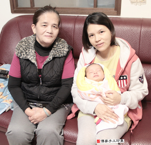 林寶寶(新北板橋區到府嬰兒寶寶滿月剃頭理髮、免費到府嬰兒剃胎毛儀式吉祥話)。到府剃頭剃胎毛主持、專業拍照、DVD光碟、證書。★購買「臍帶章、肚臍章、胎毛筆刷印章」贈送：剃頭、收涎、抓周，三選一。2015.12.04 照片2
