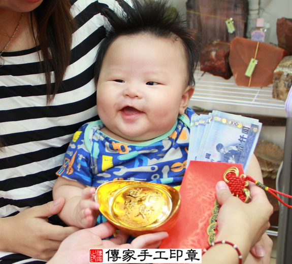 傅寶寶(新北永和區嬰兒寶寶滿月剃頭理髮、免費嬰兒剃胎毛儀式吉祥話)。中國風會場，爸媽寶貝免費穿「日中韓」古裝禮服。專業拍照、DVD光碟、證書。★購買「臍帶章、肚臍章、胎毛筆刷印章」贈送：剃頭、收涎、抓周，三選一。 2014.09.20 照片16