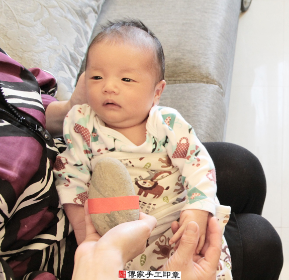 郭寶寶(台北北投區到府嬰兒寶寶滿月剃頭理髮、免費到府嬰兒剃胎毛儀式吉祥話)。到府剃頭剃胎毛主持、專業拍照、DVD光碟、證書。★購買「臍帶章、肚臍章、胎毛筆刷印章」贈送：剃頭、收涎、抓周，三選一。2015.12.05 照片5