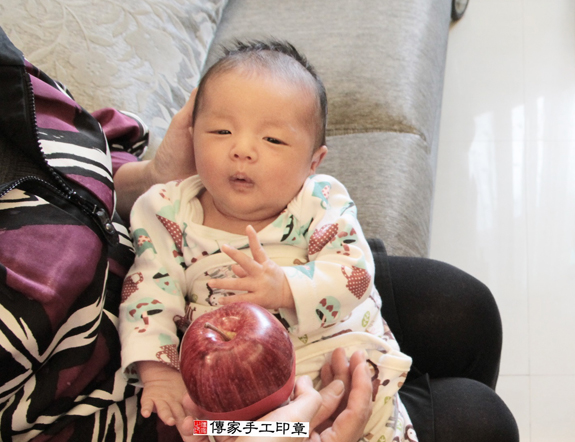 郭寶寶(台北北投區到府嬰兒寶寶滿月剃頭理髮、免費到府嬰兒剃胎毛儀式吉祥話)。到府剃頭剃胎毛主持、專業拍照、DVD光碟、證書。★購買「臍帶章、肚臍章、胎毛筆刷印章」贈送：剃頭、收涎、抓周，三選一。2015.12.05 照片8