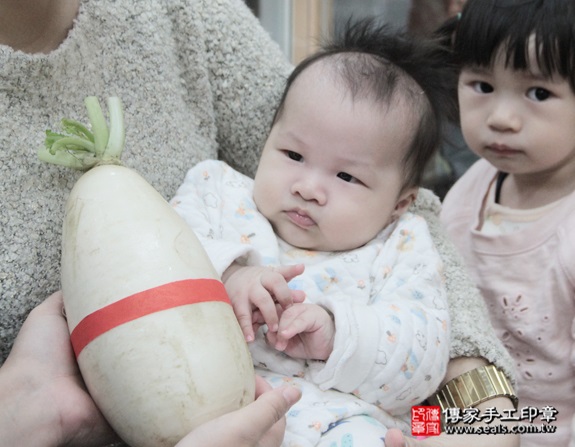 剃胎毛、滿月剃頭、嬰兒剃頭、嬰兒理髮、嬰兒剃髮、嬰兒剃胎毛、嬰兒滿月剃頭、寶寶剃頭、剃胎毛儀式、剃胎毛吉祥話、滿月剃頭儀式、滿月剃頭吉祥話、寶寶剃胎毛、寶寶滿月剃頭理髮、新北永和區剃胎毛、新北永和區滿月剃頭、新北永和區嬰兒剃頭剃胎毛、新北永和區嬰兒理髮、新北永和區嬰兒剃髮、李寶寶(新北永和區嬰兒寶寶滿月剃頭理髮、免費嬰兒剃胎毛儀式吉祥話)。中國風會場，爸媽寶貝免費穿「日中韓」古裝禮服。專業拍照、DVD光碟、證書。★購買「臍帶章、肚臍章、胎毛筆刷印章」贈送：剃頭、收涎、抓周，三選一。2015.12.26 照片13