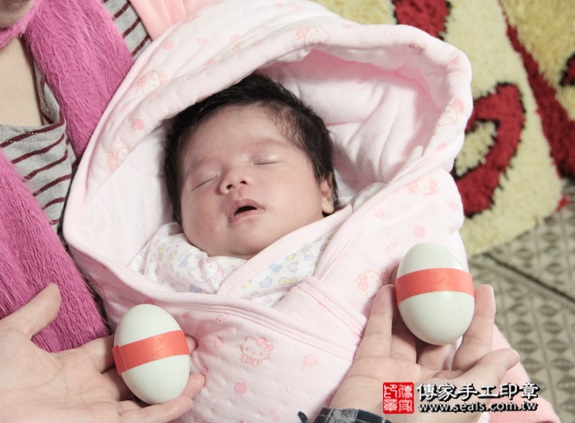 剃胎毛、滿月剃頭、嬰兒剃頭、嬰兒理髮、嬰兒剃髮、嬰兒剃胎毛、嬰兒滿月剃頭、寶寶剃頭、剃胎毛儀式、剃胎毛吉祥話、滿月剃頭儀式、滿月剃頭吉祥話、寶寶剃胎毛、寶寶滿月剃頭理髮、 新北新莊區剃胎毛、新北新莊區滿月剃頭、 新北新莊區嬰兒剃頭剃胎毛、新北新莊區嬰兒理髮、新北新莊區嬰兒剃髮、林寶寶(新北新莊區到府嬰兒寶寶滿月剃頭理髮、免費到府嬰兒剃胎毛儀式吉祥話)。到府剃頭剃胎毛主持、專業拍照、DVD光碟、證書。★購買「臍帶章、肚臍章、胎毛筆刷印章」贈送：剃頭、收涎、抓周，三選一。2016.01.16 照片4