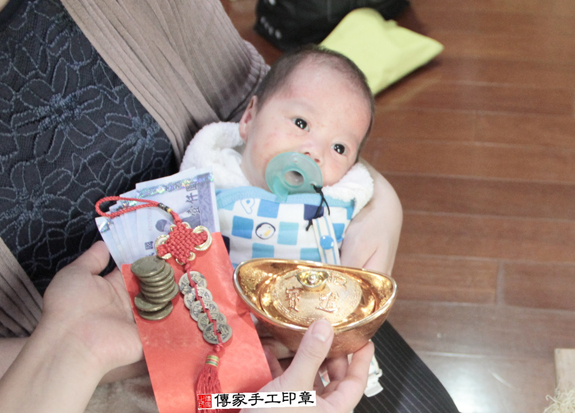 莊寶寶(桃園大園區到府嬰兒寶寶滿月剃頭理髮、免費到府嬰兒剃胎毛儀式吉祥話)。到府剃頭剃胎毛主持、專業拍照、DVD光碟、證書。★購買「臍帶章、肚臍章、胎毛筆刷印章」贈送：剃頭、收涎、抓周，三選一。2015.11.12 照片12