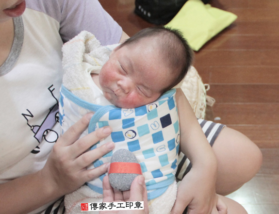 莊寶寶(桃園大園區到府嬰兒寶寶滿月剃頭理髮、免費到府嬰兒剃胎毛儀式吉祥話)。到府剃頭剃胎毛主持、專業拍照、DVD光碟、證書。★購買「臍帶章、肚臍章、胎毛筆刷印章」贈送：剃頭、收涎、抓周，三選一。2015.11.12 照片4