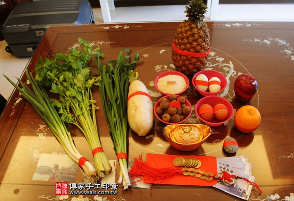 剃胎毛、滿月剃頭、嬰兒剃頭、嬰兒理髮、嬰兒剃髮、嬰兒剃胎毛、嬰兒滿月剃頭、寶寶剃頭、剃胎毛儀式、剃胎毛吉祥話、滿月剃頭儀式、滿月剃頭吉祥話、寶寶剃胎毛、寶寶滿月剃頭理髮、 新北五股區剃胎毛、新北五股區滿月剃頭、 新北五股區嬰兒剃頭剃胎毛、新北五股區嬰兒理髮、新北五股區嬰兒剃髮、曾寶寶(新北五股區到府嬰兒寶寶滿月剃頭理髮、免費到府嬰兒剃胎毛儀式吉祥話)。到府剃頭剃胎毛主持、專業拍照、DVD光碟、證書。★購買「臍帶章、肚臍章、胎毛筆刷印章」贈送：剃頭、收涎、抓周，三選一。2016.04.11  照片1