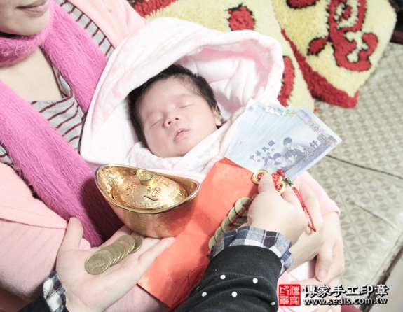 剃胎毛、滿月剃頭、嬰兒剃頭、嬰兒理髮、嬰兒剃髮、嬰兒剃胎毛、嬰兒滿月剃頭、寶寶剃頭、剃胎毛儀式、剃胎毛吉祥話、滿月剃頭儀式、滿月剃頭吉祥話、寶寶剃胎毛、寶寶滿月剃頭理髮、 新北新莊區剃胎毛、新北新莊區滿月剃頭、 新北新莊區嬰兒剃頭剃胎毛、新北新莊區嬰兒理髮、新北新莊區嬰兒剃髮、林寶寶(新北新莊區到府嬰兒寶寶滿月剃頭理髮、免費到府嬰兒剃胎毛儀式吉祥話)。到府剃頭剃胎毛主持、專業拍照、DVD光碟、證書。★購買「臍帶章、肚臍章、胎毛筆刷印章」贈送：剃頭、收涎、抓周，三選一。2016.01.16 照片14
