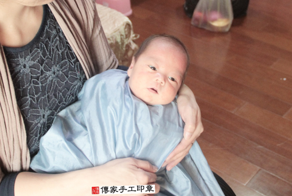 莊寶寶(桃園大園區到府嬰兒寶寶滿月剃頭理髮、免費到府嬰兒剃胎毛儀式吉祥話)。到府剃頭剃胎毛主持、專業拍照、DVD光碟、證書。★購買「臍帶章、肚臍章、胎毛筆刷印章」贈送：剃頭、收涎、抓周，三選一。2015.11.12 照片13