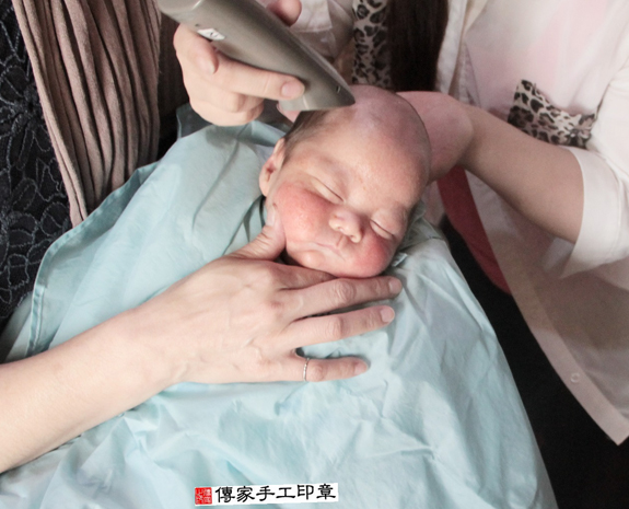 莊寶寶(桃園大園區到府嬰兒寶寶滿月剃頭理髮、免費到府嬰兒剃胎毛儀式吉祥話)。到府剃頭剃胎毛主持、專業拍照、DVD光碟、證書。★購買「臍帶章、肚臍章、胎毛筆刷印章」贈送：剃頭、收涎、抓周，三選一。2015.11.12 照片16