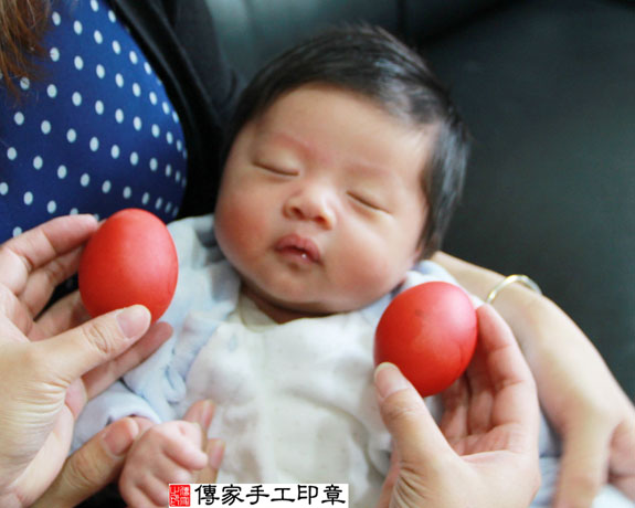 楊寶寶(新北永和區到府嬰兒寶寶滿月剃頭理髮、免費到府嬰兒剃胎毛儀式吉祥話)。到府剃頭剃胎毛主持、專業拍照、DVD光碟、證書。★購買「臍帶章、肚臍章、胎毛筆刷印章」贈送：剃頭、收涎、抓周，三選一。2014.11.07 照片3