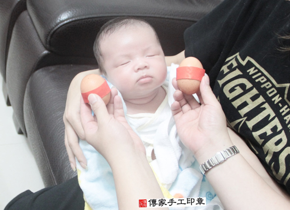 郭寶寶(桃園中壢區到府嬰兒寶寶滿月剃頭理髮、免費到府嬰兒剃胎毛儀式吉祥話)。到府剃頭剃胎毛主持、專業拍照、DVD光碟、證書。★購買「臍帶章、肚臍章、胎毛筆刷印章」贈送：剃頭、收涎、抓周，三選一。2015.11.12 照片2