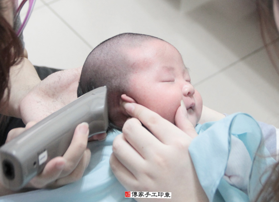 陳寶寶(新北新莊區到府嬰兒寶寶滿月剃頭理髮、免費到府嬰兒剃胎毛儀式吉祥話)。到府剃頭剃胎毛主持、專業拍照、DVD光碟、證書。★購買「臍帶章、肚臍章、胎毛筆刷印章」贈送：剃頭、收涎、抓周，三選一。2015.12.05 照片15