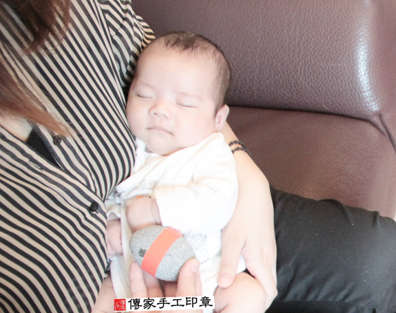 張寶寶(台北大同區到府嬰兒寶寶滿月剃頭理髮、免費到府嬰兒剃胎毛儀式吉祥話)。到府剃頭剃胎毛主持、專業拍照、DVD光碟、證書。★購買「臍帶章、肚臍章、胎毛筆刷印章」贈送：剃頭、收涎、抓周，三選一。2015.11.14 照片5