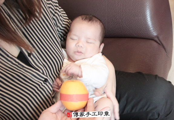 張寶寶(台北大同區到府嬰兒寶寶滿月剃頭理髮、免費到府嬰兒剃胎毛儀式吉祥話)。到府剃頭剃胎毛主持、專業拍照、DVD光碟、證書。★購買「臍帶章、肚臍章、胎毛筆刷印章」贈送：剃頭、收涎、抓周，三選一。2015.11.14 照片8