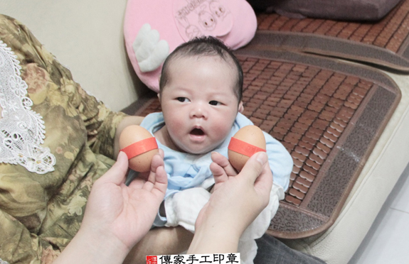 蔡寶寶(新北土城區到府嬰兒寶寶滿月剃頭理髮、免費到府嬰兒剃胎毛儀式吉祥話)。到府剃頭剃胎毛主持、專業拍照、DVD光碟、證書。★購買「臍帶章、肚臍章、胎毛筆刷印章」贈送：剃頭、收涎、抓周，三選一。2015.11.14 照片2