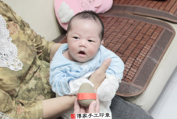 蔡寶寶(新北土城區到府嬰兒寶寶滿月剃頭理髮、免費到府嬰兒剃胎毛儀式吉祥話)。到府剃頭剃胎毛主持、專業拍照、DVD光碟、證書。★購買「臍帶章、肚臍章、胎毛筆刷印章」贈送：剃頭、收涎、抓周，三選一。2015.11.14 照片4