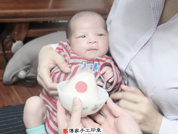 呂寶寶(新北汐止區到府嬰兒寶寶滿月剃頭理髮、免費到府嬰兒剃胎毛儀式吉祥話)。到府剃頭剃胎毛主持、專業拍照、DVD光碟、證書。★購買「臍帶章、肚臍章、胎毛筆刷印章」贈送：剃頭、收涎、抓周，三選一。2015.11.14 照片6