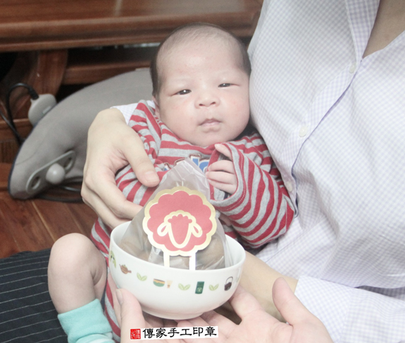 呂寶寶(新北汐止區到府嬰兒寶寶滿月剃頭理髮、免費到府嬰兒剃胎毛儀式吉祥話)。到府剃頭剃胎毛主持、專業拍照、DVD光碟、證書。★購買「臍帶章、肚臍章、胎毛筆刷印章」贈送：剃頭、收涎、抓周，三選一。2015.11.14 照片7