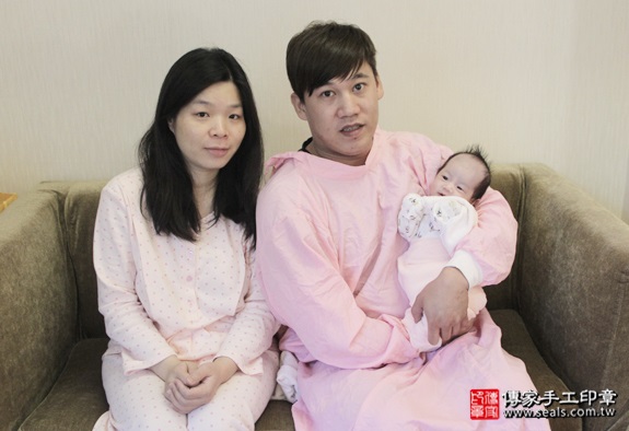剃胎毛、滿月剃頭、嬰兒剃頭、嬰兒理髮、嬰兒剃髮、嬰兒剃胎毛、嬰兒滿月剃頭、寶寶剃頭、剃胎毛儀式、剃胎毛吉祥話、滿月剃頭儀式、滿月剃頭吉祥話、寶寶剃胎毛、寶寶滿月剃頭理髮、 台北市大直區剃胎毛、台北市大直區滿月剃頭、 台北市大直區嬰兒剃頭剃胎毛、台北市大直區嬰兒理髮、台北市大直區嬰兒剃髮、劉寶寶(台北市大直區到府嬰兒寶寶滿月剃頭理髮、免費到府嬰兒剃胎毛儀式吉祥話)。到府剃頭剃胎毛主持、專業拍照、DVD光碟、證書。★購買「臍帶章、肚臍章、胎毛筆刷印章」贈送：剃頭、收涎、抓周，三選一。2016.06.02  照片2