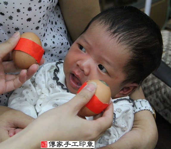 廖寶寶(新北永和區嬰兒寶寶滿月剃頭理髮、免費嬰兒剃胎毛儀式吉祥話)。中國風會場，爸媽寶貝免費穿「日中韓」古裝禮服。專業拍照、DVD光碟、證書。★購買「臍帶章、肚臍章、胎毛筆刷印章」贈送：剃頭、收涎、抓周，三選一。2014.08.05 照片3