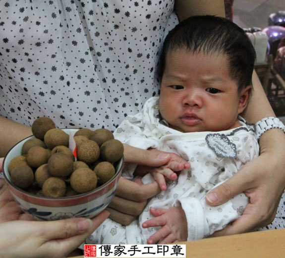 廖寶寶(新北永和區嬰兒寶寶滿月剃頭理髮、免費嬰兒剃胎毛儀式吉祥話)。中國風會場，爸媽寶貝免費穿「日中韓」古裝禮服。專業拍照、DVD光碟、證書。★購買「臍帶章、肚臍章、胎毛筆刷印章」贈送：剃頭、收涎、抓周，三選一。2014.08.05 照片8