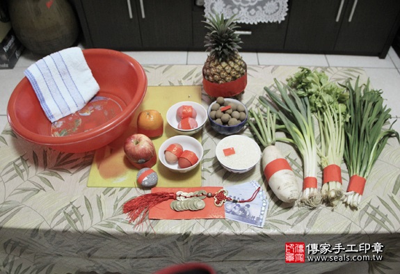 剃胎毛、滿月剃頭、嬰兒剃頭、嬰兒理髮、嬰兒剃髮、嬰兒剃胎毛、嬰兒滿月剃頭、寶寶剃頭、剃胎毛儀式、剃胎毛吉祥話、滿月剃頭儀式、滿月剃頭吉祥話、寶寶剃胎毛、寶寶滿月剃頭理髮、 新北土城區剃胎毛、新北土城區滿月剃頭、 新北土城區嬰兒剃頭剃胎毛、新北土城區嬰兒理髮、新北土城區嬰兒剃髮、林寶寶(新北土城區到府嬰兒寶寶滿月剃頭理髮、免費到府嬰兒剃胎毛儀式吉祥話)。到府剃頭剃胎毛主持、專業拍照、DVD光碟、證書。★購買「臍帶章、肚臍章、胎毛筆刷印章」贈送：剃頭、收涎、抓周，三選一。2016.03.24 照片1