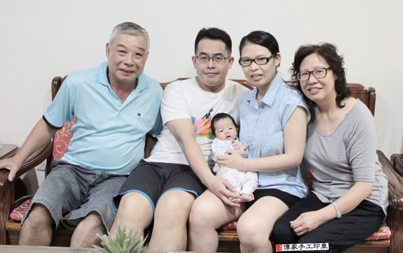 大寶哥寶寶(新北三重區到府嬰兒寶寶滿月剃頭理髮、免費到府嬰兒剃胎毛儀式吉祥話)。到府剃頭剃胎毛主持、專業拍照、DVD光碟、證書。★購買「臍帶章、肚臍章、胎毛筆刷印章」贈送：剃頭、收涎、抓周，三選一。2015.11.15 照片2