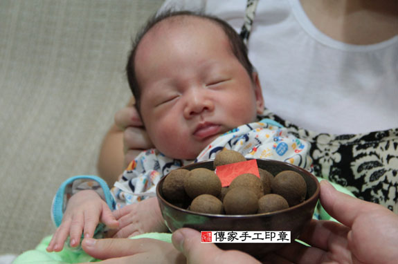 林寶寶(新北新莊區到府嬰兒寶寶滿月剃頭理髮、免費到府嬰兒剃胎毛儀式吉祥話)。到府剃頭剃胎毛主持、專業拍照、DVD光碟、證書。★購買「臍帶章、肚臍章、胎毛筆刷印章」贈送：剃頭、收涎、抓周，三選一。2015.08.26 照片7