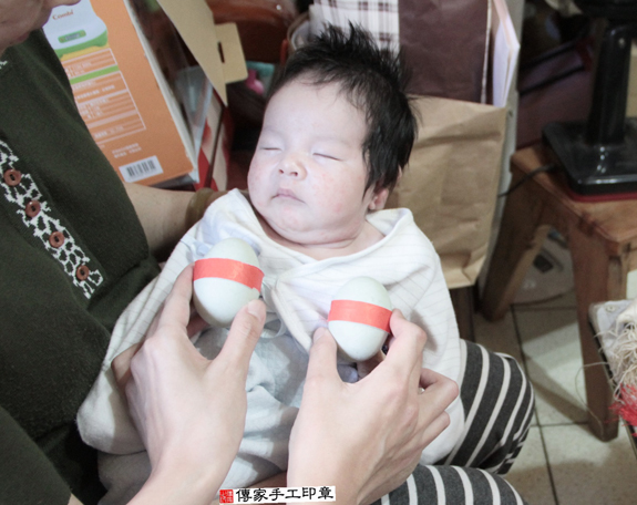 王寶寶(台北信義區到府嬰兒寶寶滿月剃頭理髮、免費到府嬰兒剃胎毛儀式吉祥話)。到府剃頭剃胎毛主持、專業拍照、DVD光碟、證書。★購買「臍帶章、肚臍章、胎毛筆刷印章」贈送：剃頭、收涎、抓周，三選一。2015.11.15 照片4