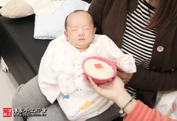 剃胎毛、滿月剃頭、嬰兒剃頭、嬰兒理髮、嬰兒剃髮、嬰兒剃胎毛、嬰兒滿月剃頭、寶寶剃頭、剃胎毛儀式、剃胎毛吉祥話、滿月剃頭儀式、滿月剃頭吉祥話、寶寶剃胎毛、寶寶滿月剃頭理髮、 新竹香山區剃胎毛、新竹香山區滿月剃頭、 新竹香山區嬰兒剃頭剃胎毛、新竹香山區嬰兒理髮、新竹香山區嬰兒剃髮、蘇寶寶(新竹香山區到府嬰兒寶寶滿月剃頭理髮、免費到府嬰兒剃胎毛儀式吉祥話)。到府剃頭剃胎毛主持、專業拍照、DVD光碟、證書。★購買「臍帶章、肚臍章、胎毛筆刷印章」贈送：剃頭、收涎、抓周，三選一。2016.03.24 照片5
