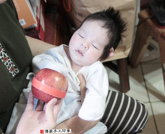 王寶寶(台北信義區到府嬰兒寶寶滿月剃頭理髮、免費到府嬰兒剃胎毛儀式吉祥話)。到府剃頭剃胎毛主持、專業拍照、DVD光碟、證書。★購買「臍帶章、肚臍章、胎毛筆刷印章」贈送：剃頭、收涎、抓周，三選一。2015.11.15 照片7